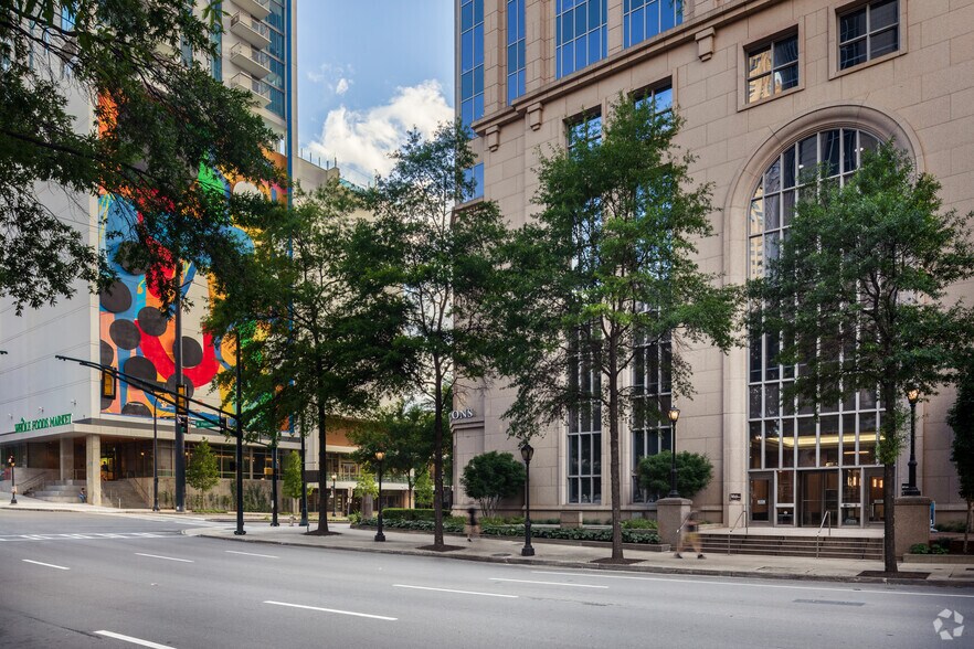 More Photos Of 1180 W Peachtree St NW, Atlanta Office For Lease