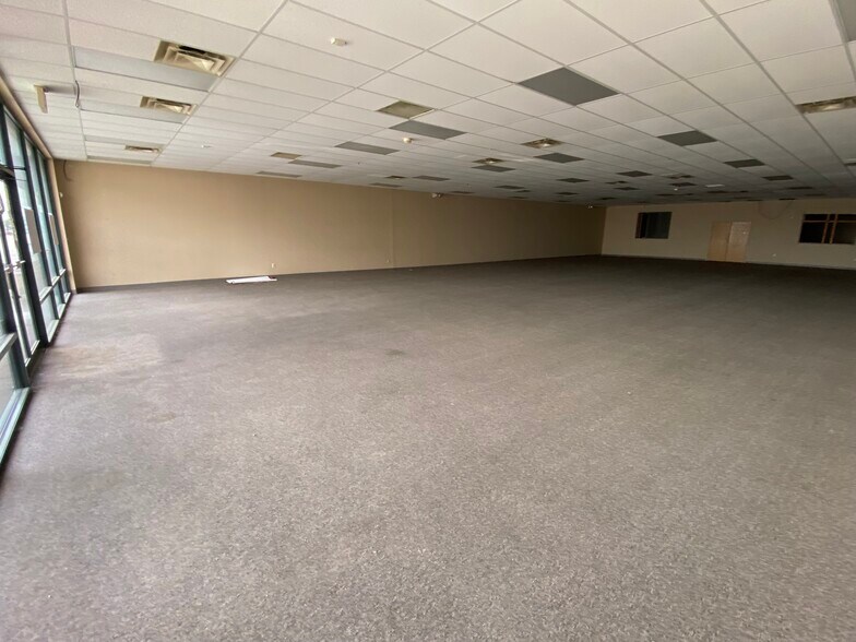 More Photos Of 122 W George E Phelps Blvd, Carthage General Retail For Lease