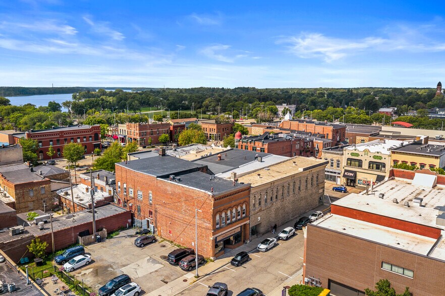 More Photos Of 927 Main St, Stevens Point Storefront Retail Residential For Sale