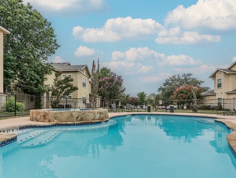More Photos Of 1000 Diamond Dr, Boerne Apartments For Sale