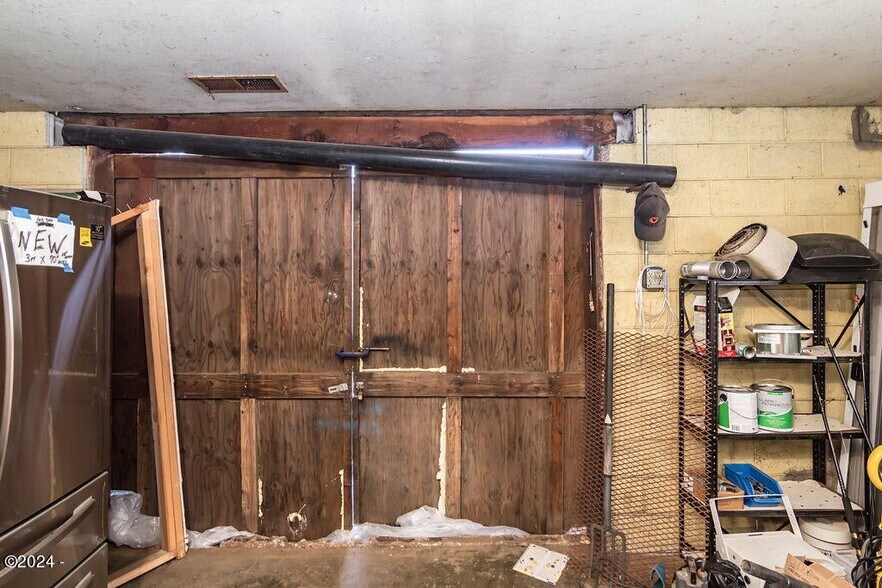 More Photos Of 20 Willow St, Depoe Bay Industrial For Sale