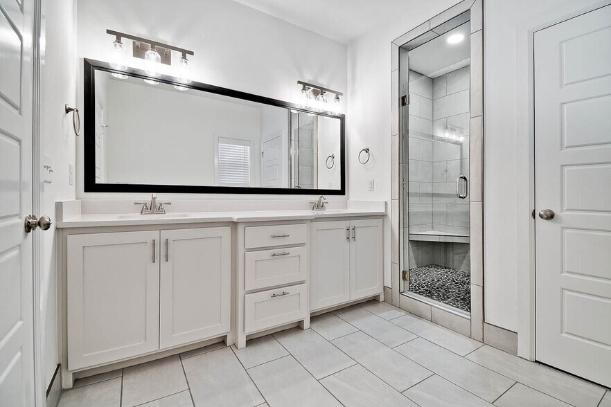 More Photos Of 502-510 W Persimmon St, Rogers Apartments For Sale