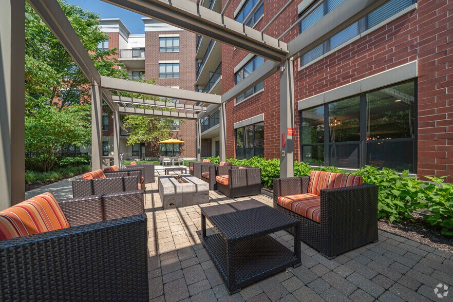 More Photos Of 9750 Crescent Park Cir, Orland Park Apartments For Lease