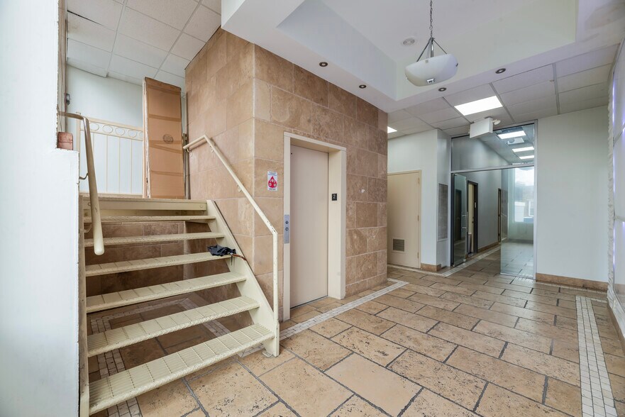 More Photos Of 12419 Metropolitan Ave, Kew Gardens General Retail For Lease