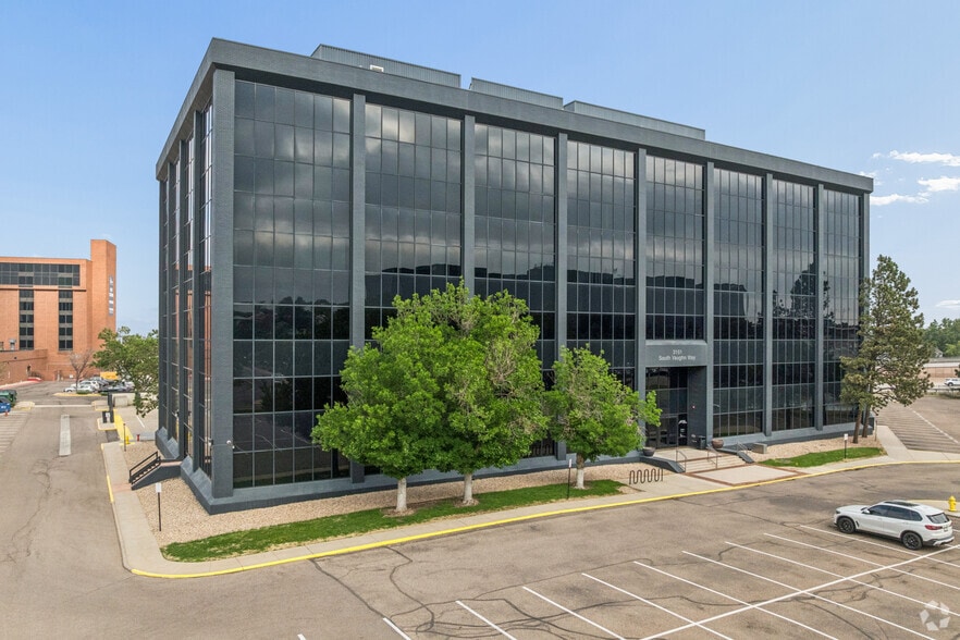 More Photos Of 3151 S Vaughn Way, Aurora Office For Lease