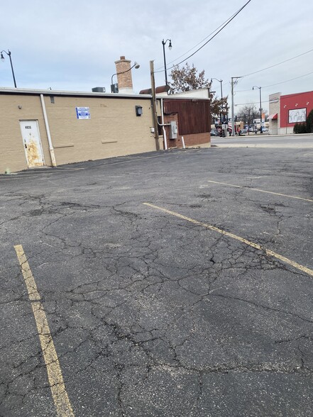 More Photos Of 4835 Dempster St, Skokie Freestanding For Sale