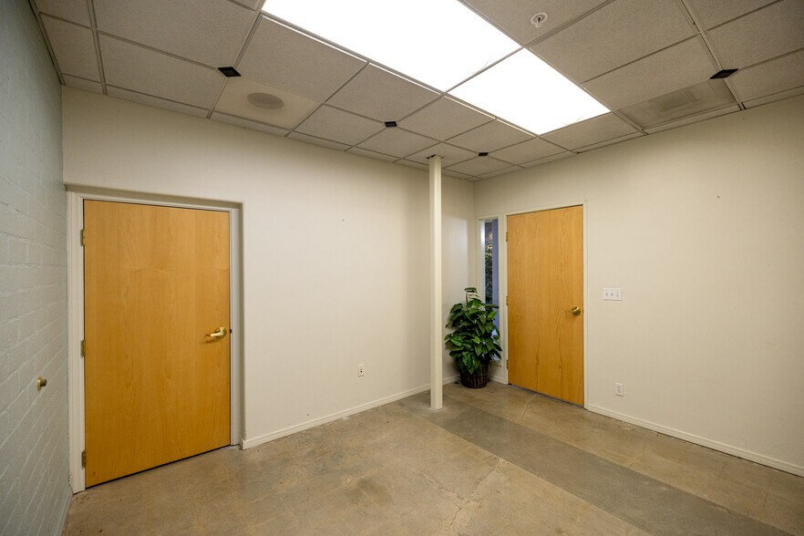 More Photos Of 241 Lombard St, Thousand Oaks Loft Creative Space For Lease