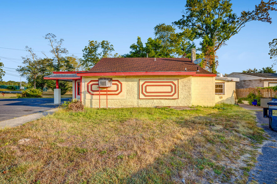 Primary Photo Of 111 Lakeside Dr, Tuckerton Light Distribution For Sale