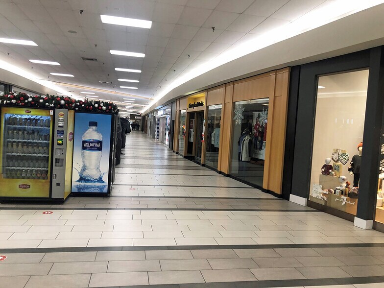 More Photos Of 706 Kirkwood Mall, Bismarck General Retail For Lease