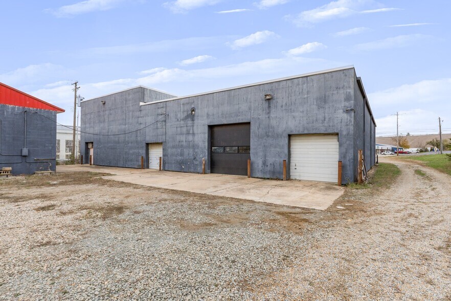 More Photos Of 519 Benham St, Bonne Terre Light Manufacturing For Sale