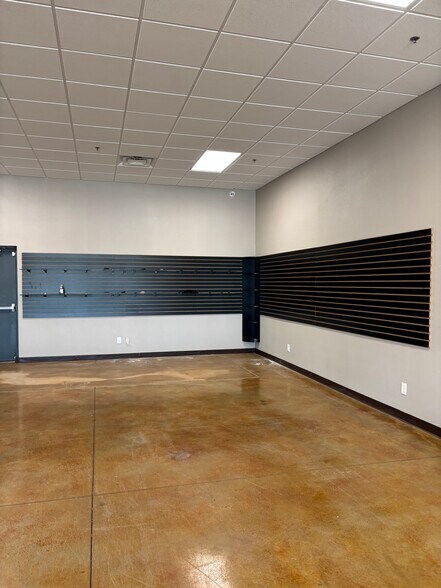 More Photos Of 808 Fort Worth Hwy, Weatherford Storefront Retail Office For Lease