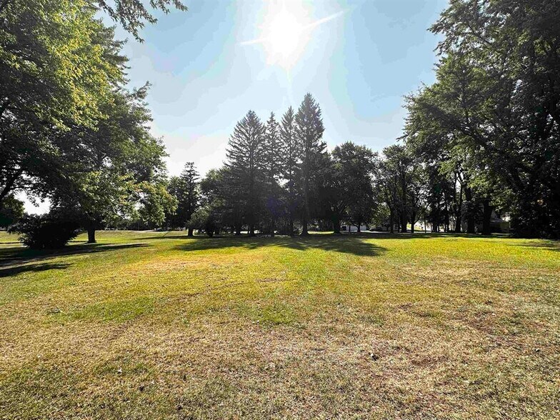 More Photos Of 702 Chestnut Ave, Marshfield Land For Sale