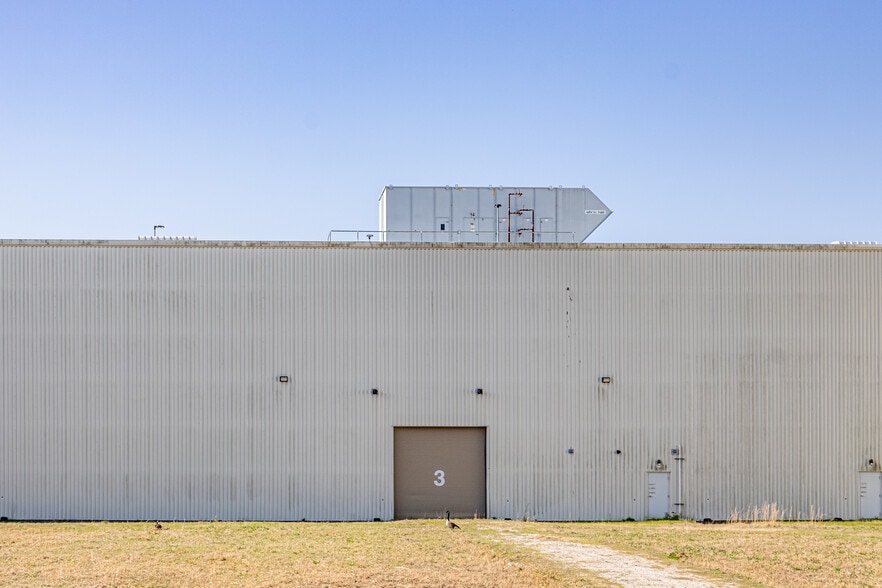 More Photos Of 411 Pegasus Pky, Lagrange Manufacturing For Lease