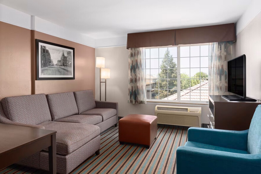 More Photos Of 8858 Spectrum Park Way, Bakersfield Hotel For Sale