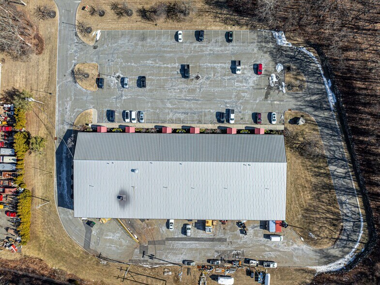 More Photos Of 12 Orben Dr, Landing Showroom For Lease