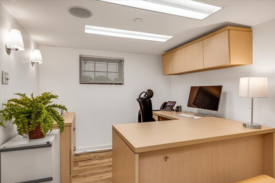 More Photos Of 299 E Northfield Rd, Livingston Medical For Sale