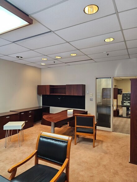 More Photos Of 1991 Northampton St, Easton Light Distribution For Lease