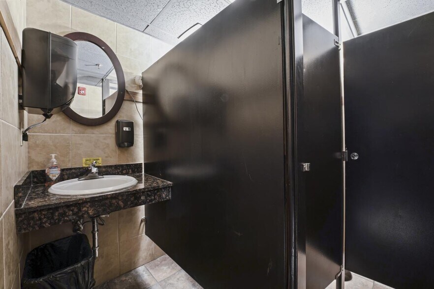 More Photos Of 51 S Pearl St, Albany Sports And Entertainment For Sale