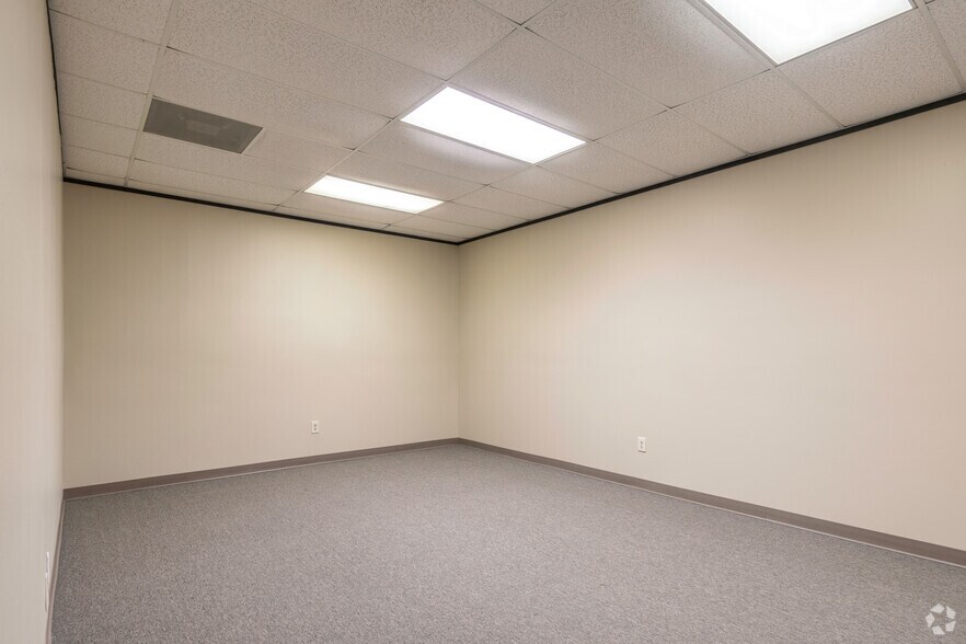 More Photos Of 15603 W Hardy Rd, Houston Unknown For Lease