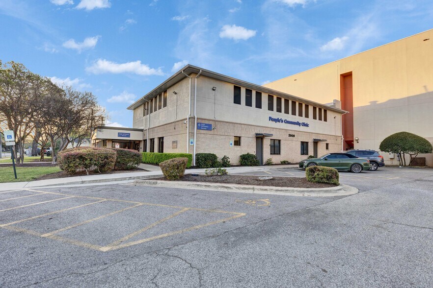 Primary Photo Of 2909 I-35, Austin Medical For Lease