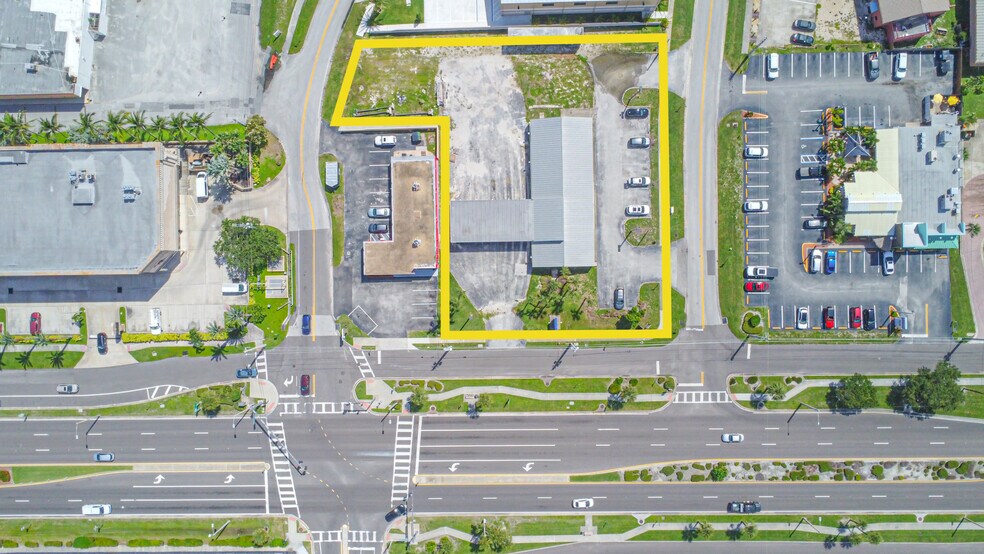 More Photos Of 320 W Cocoa Beach Cswy, Cocoa Beach Storefront Retail Office For Sale