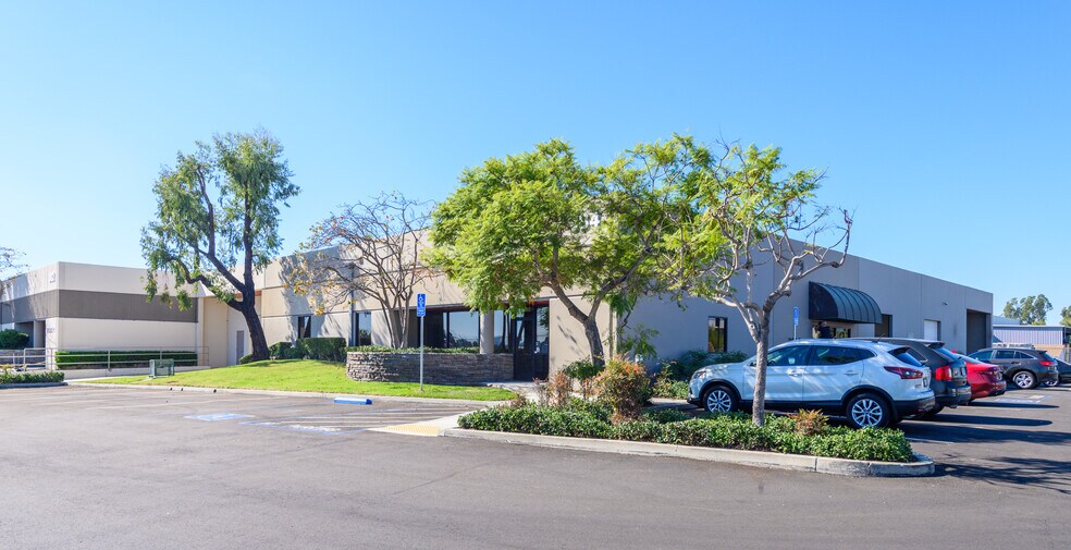 More Photos Of 380-384 Clinton St, Costa Mesa Manufacturing For Lease