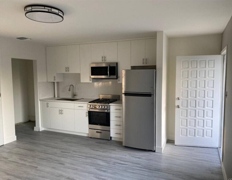 More Photos Of 405 W Broadway, Glendale Apartments For Sale