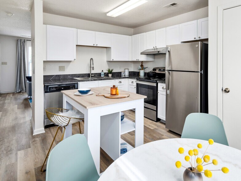 More Photos Of 5600 Salem Run Blvd, Fredericksburg Apartments For Sale