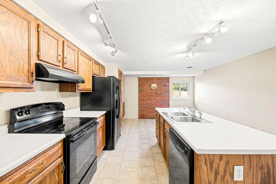 More Photos Of 310 Goose Creek Rd, Dandridge Office For Sale