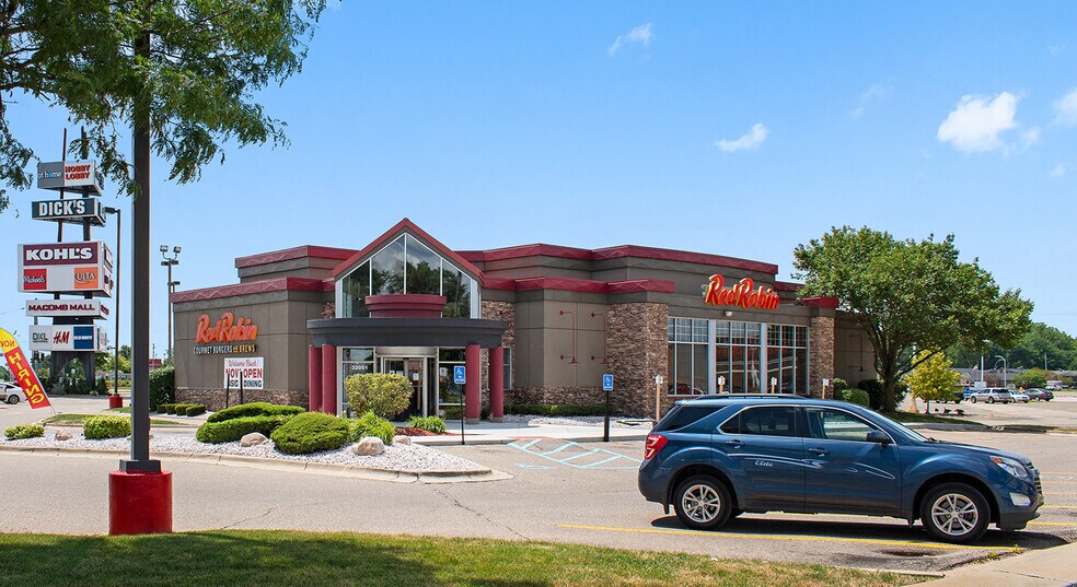 Primary Photo Of 32051 Gratiot Ave, Roseville Restaurant For Sale