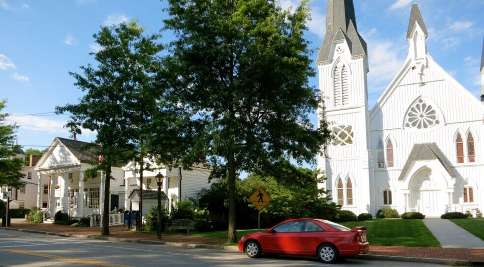 More Photos Of 34 Village Grn, Bedford Specialty For Sale