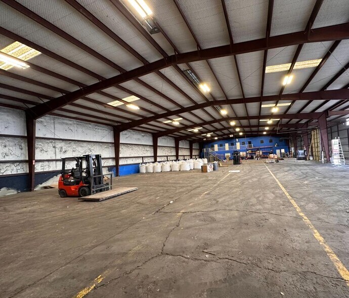 More Photos Of 2919 Santa Rita Ave, Laredo Warehouse For Sale