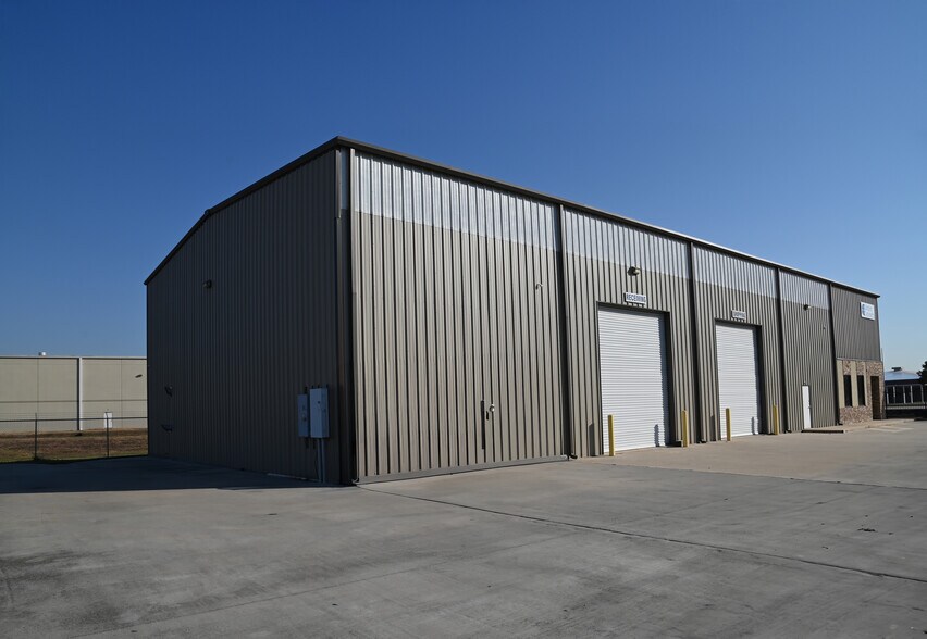 More Photos Of 10411 Kansack Ln, Houston Warehouse For Lease