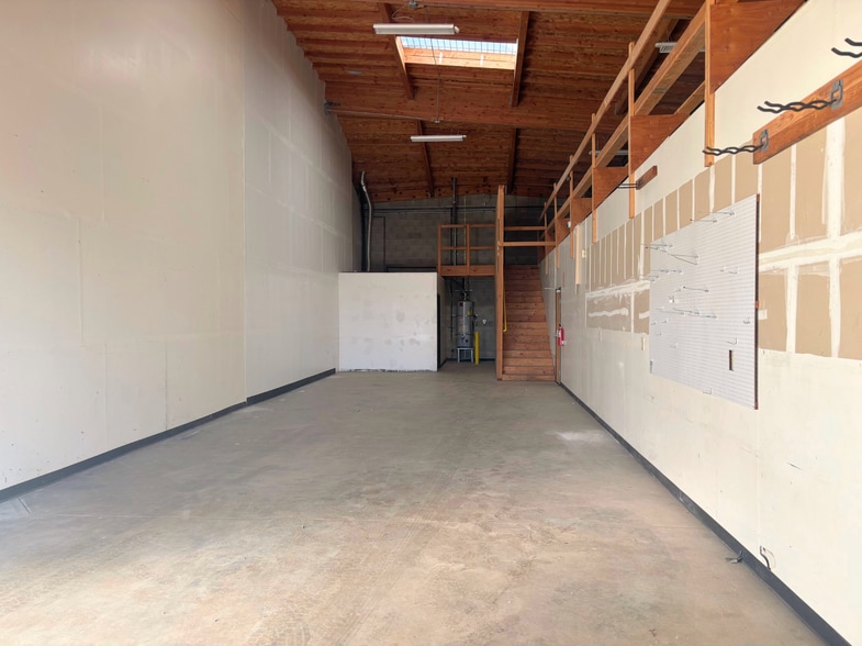 More Photos Of 3801 W Pacific Ave, Sacramento Warehouse For Lease
