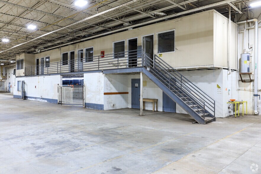 More Photos Of 300 Rogers St, Barnesville Warehouse For Lease