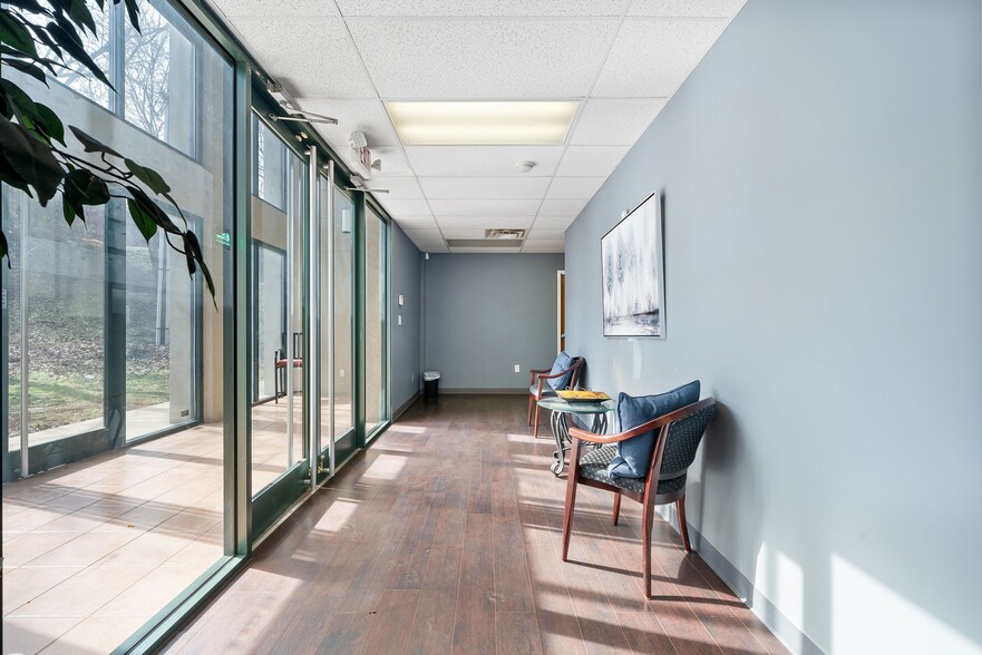 More Photos Of 112 Center Ct, Clarksville Office Residential For Sale