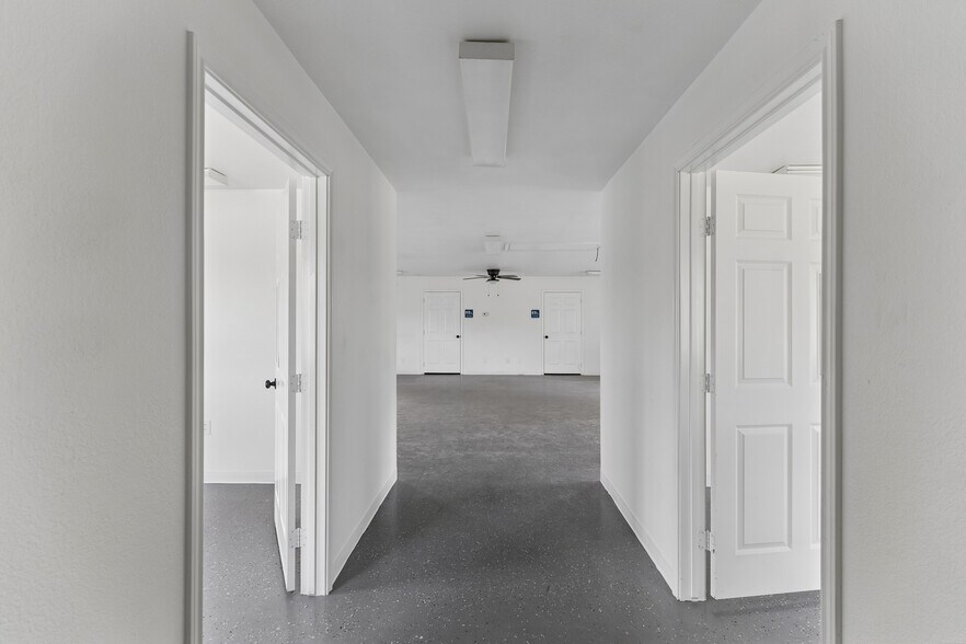 More Photos Of 1020 Guadalupe St, Lockhart Office For Sale