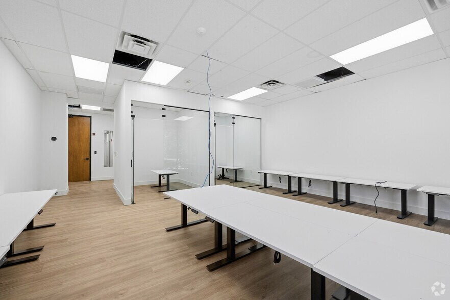 More Photos Of 16001 Bay Vista Dr, Clearwater Office For Lease