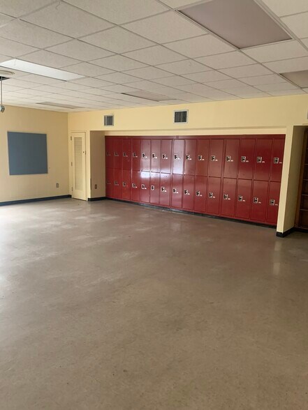 More Photos Of 711 Pinckney St, Mc Clellanville Specialty For Lease