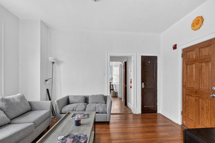 More Photos Of 154 Chestnut Ave, Jersey City Restaurant For Sale