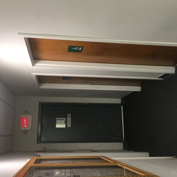 More Photos Of 917 Commerce Cir, Hanahan Warehouse For Sale