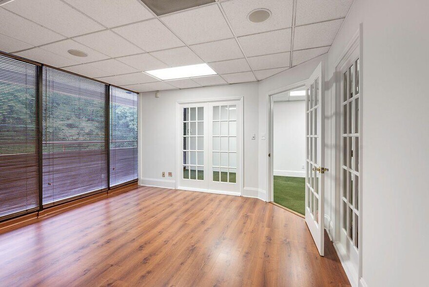 More Photos Of 1549 Clairmont Rd, Decatur Medical For Sale