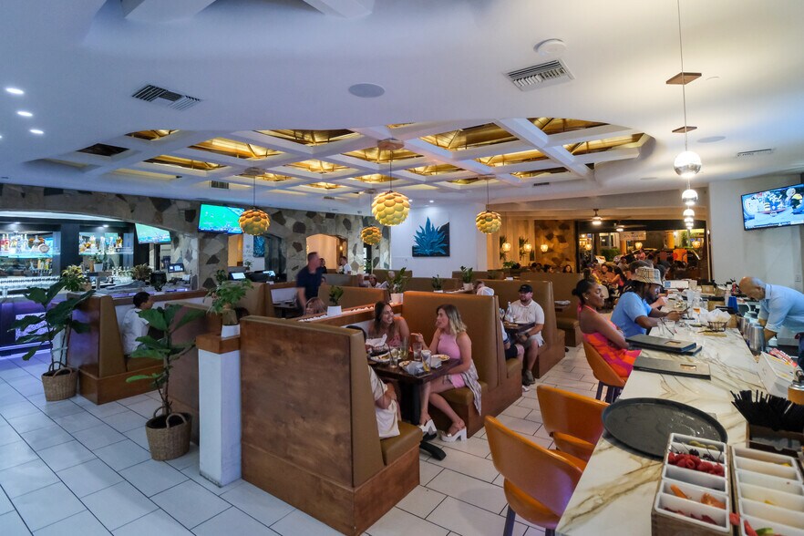 More Photos Of 262 S Palm Canyon Dr, Palm Springs Restaurant For Sale