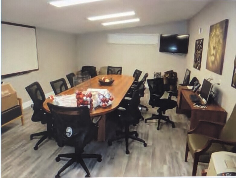 More Photos Of 8411 N Interstate 35, Austin Office For Lease