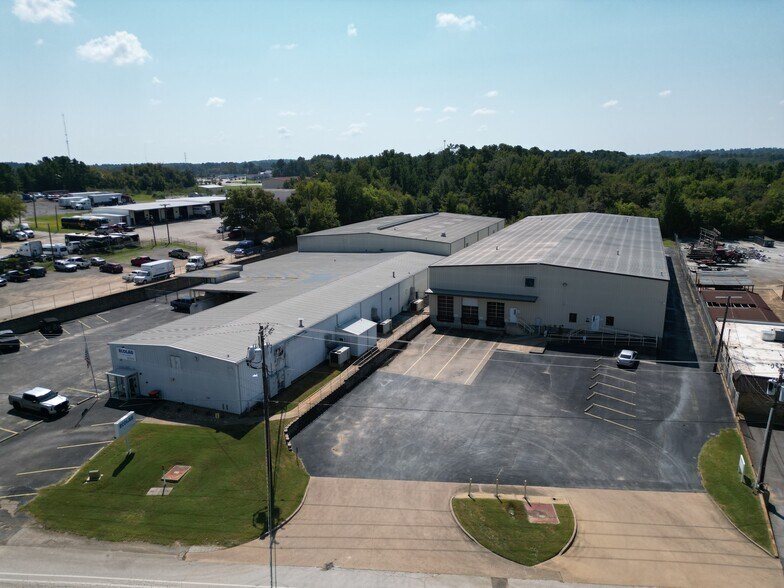 More Photos Of 2307 E Erwin St, Tyler Distribution For Sale