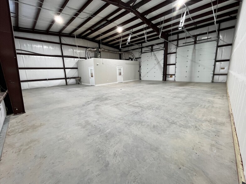 More Photos Of 1922 Choate Pky, Celina Warehouse For Lease