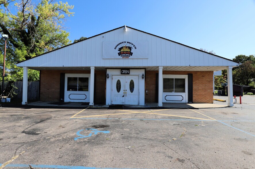 More Photos Of 8372 N Saginaw Rd, Mount Morris Restaurant For Sale