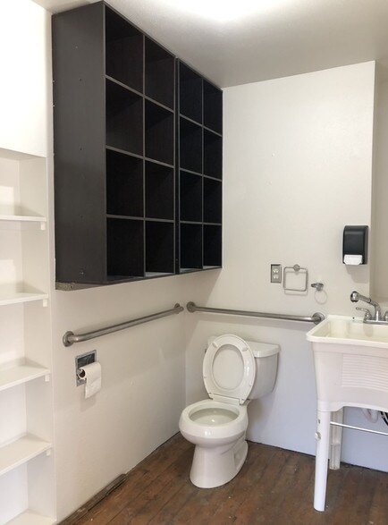 More Photos Of 1733-1737 SE Morrison St, Portland Apartments For Lease