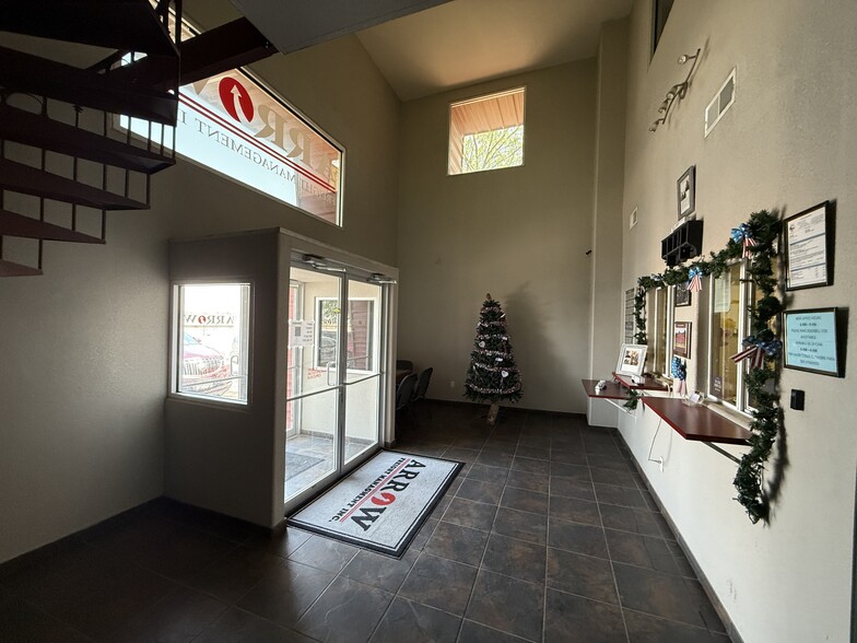 More Photos Of 1001 Berryville St, El Paso Warehouse For Sale