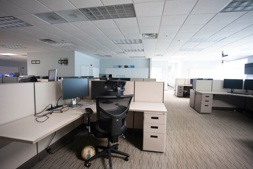 More Photos Of 3050 Technology Pky, Orlando Office For Lease